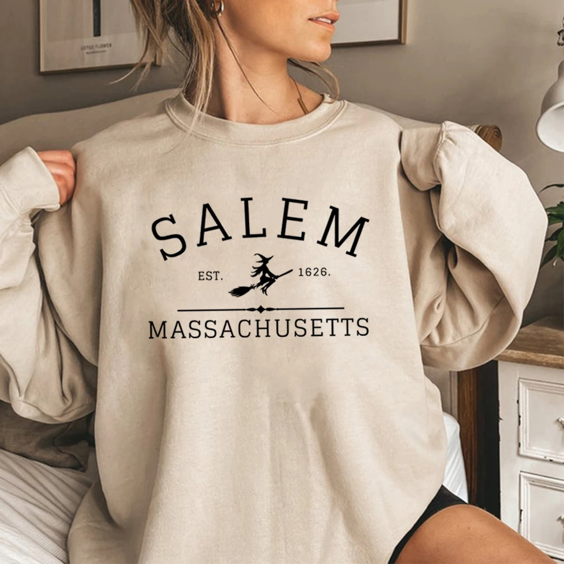 Beatrice | Damen Winter-Sweatshirt mit Hexenmotiv