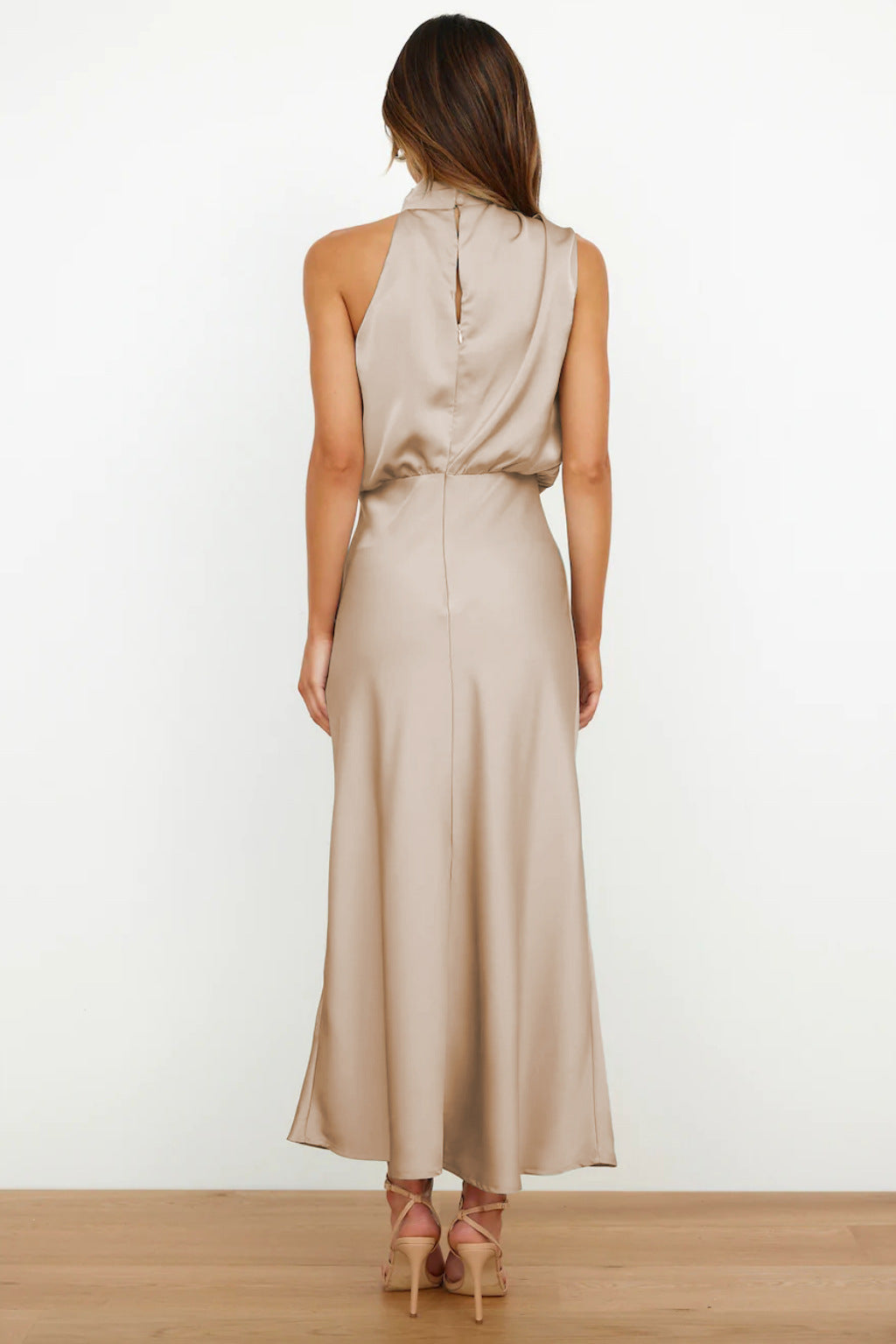 Claudia | Elegantes Halterneck Satin Kleid