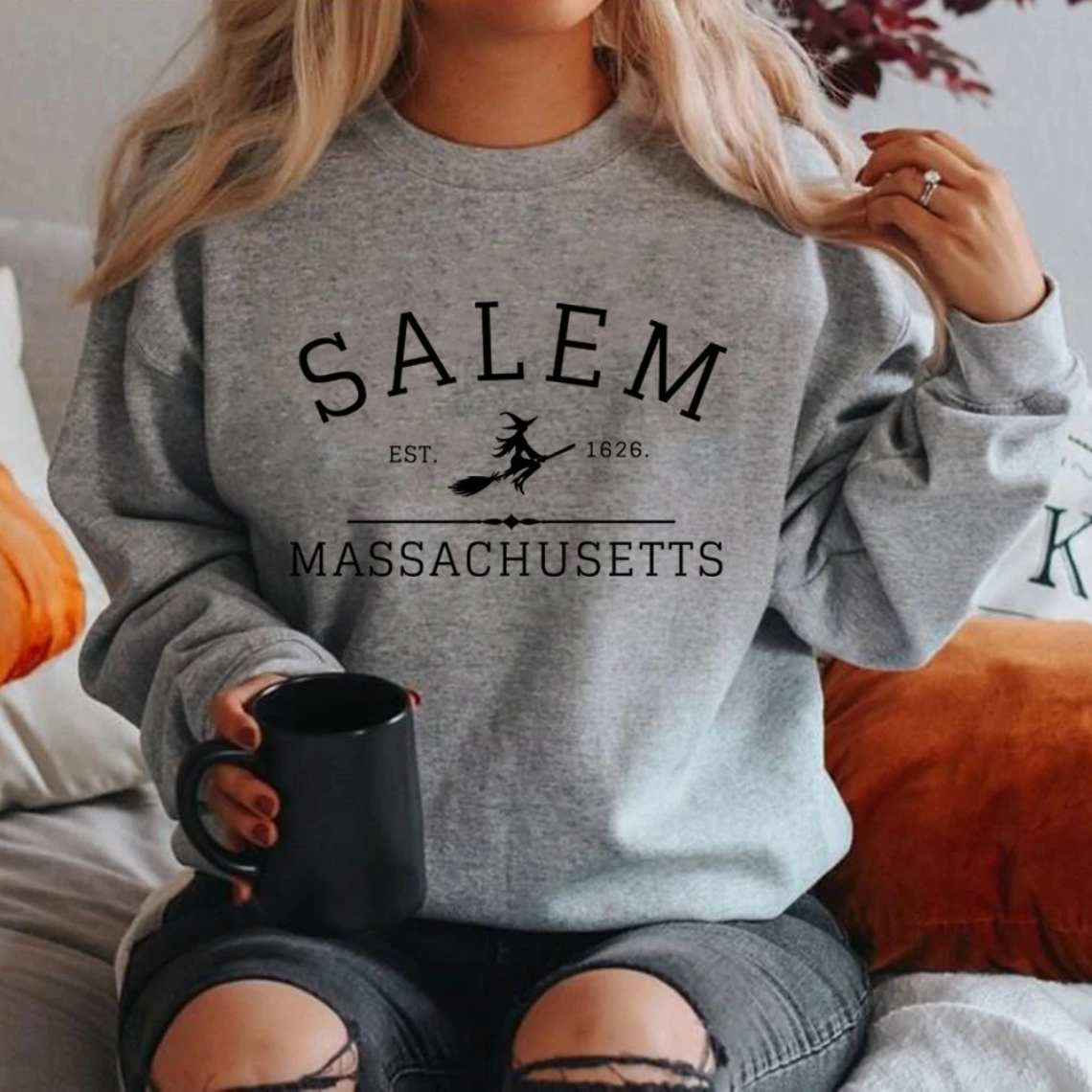 Beatrice | Damen Winter-Sweatshirt mit Hexenmotiv