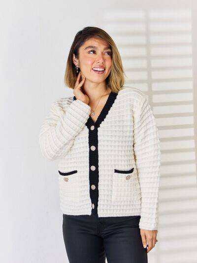 Felicia | Elegante Strickjacke mit Knöpfen und V-Ausschnitt
