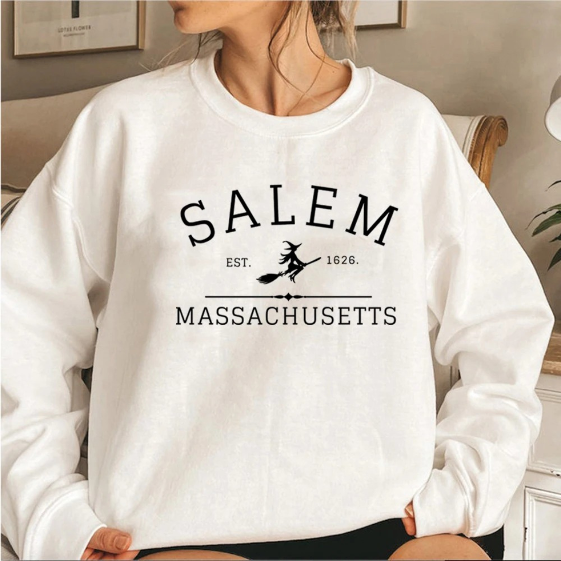Beatrice | Damen Winter-Sweatshirt mit Hexenmotiv