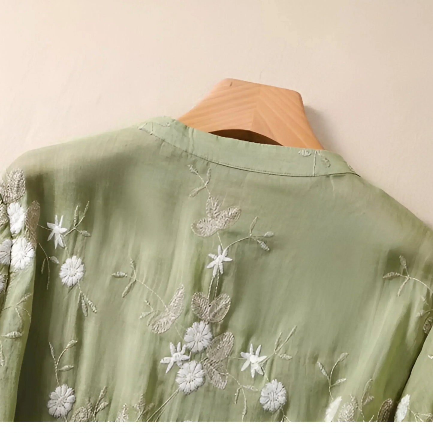 Emily | Elegantes Baumwolltop mit kunstvoll besticktem Blumenmuster