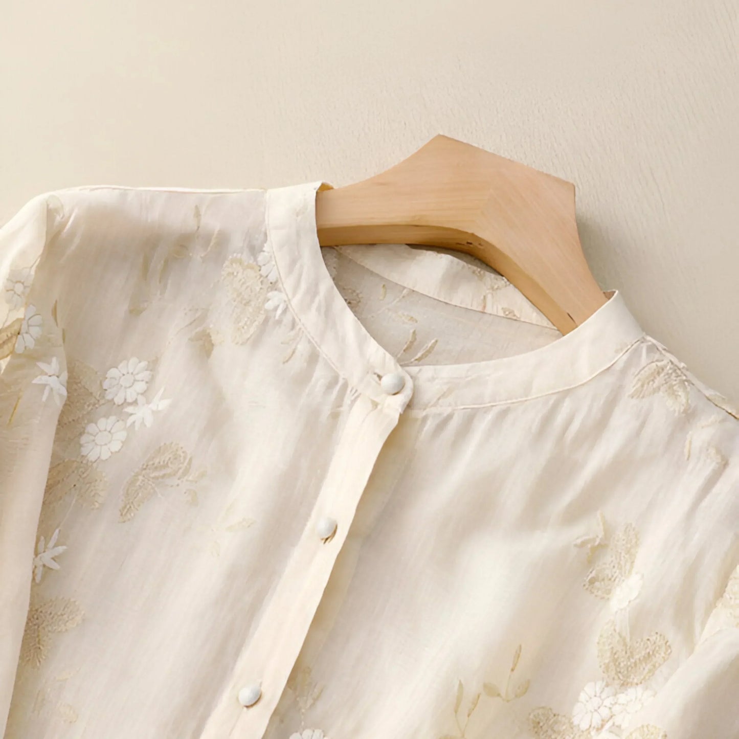 Emily | Elegantes Baumwolltop mit kunstvoll besticktem Blumenmuster