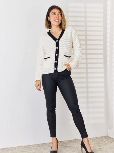 Felicia | Elegante Strickjacke mit Knöpfen und V-Ausschnitt