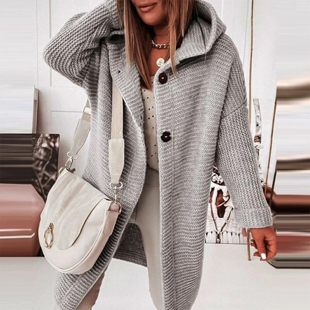 Carolin | Damen Kuschelige Winter-Kapuzenstrickjacke mit Knöpfen