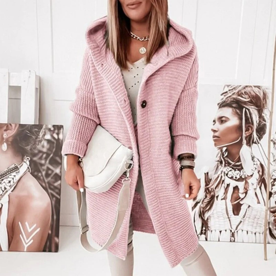 Carolin | Damen Kuschelige Winter-Kapuzenstrickjacke mit Knöpfen