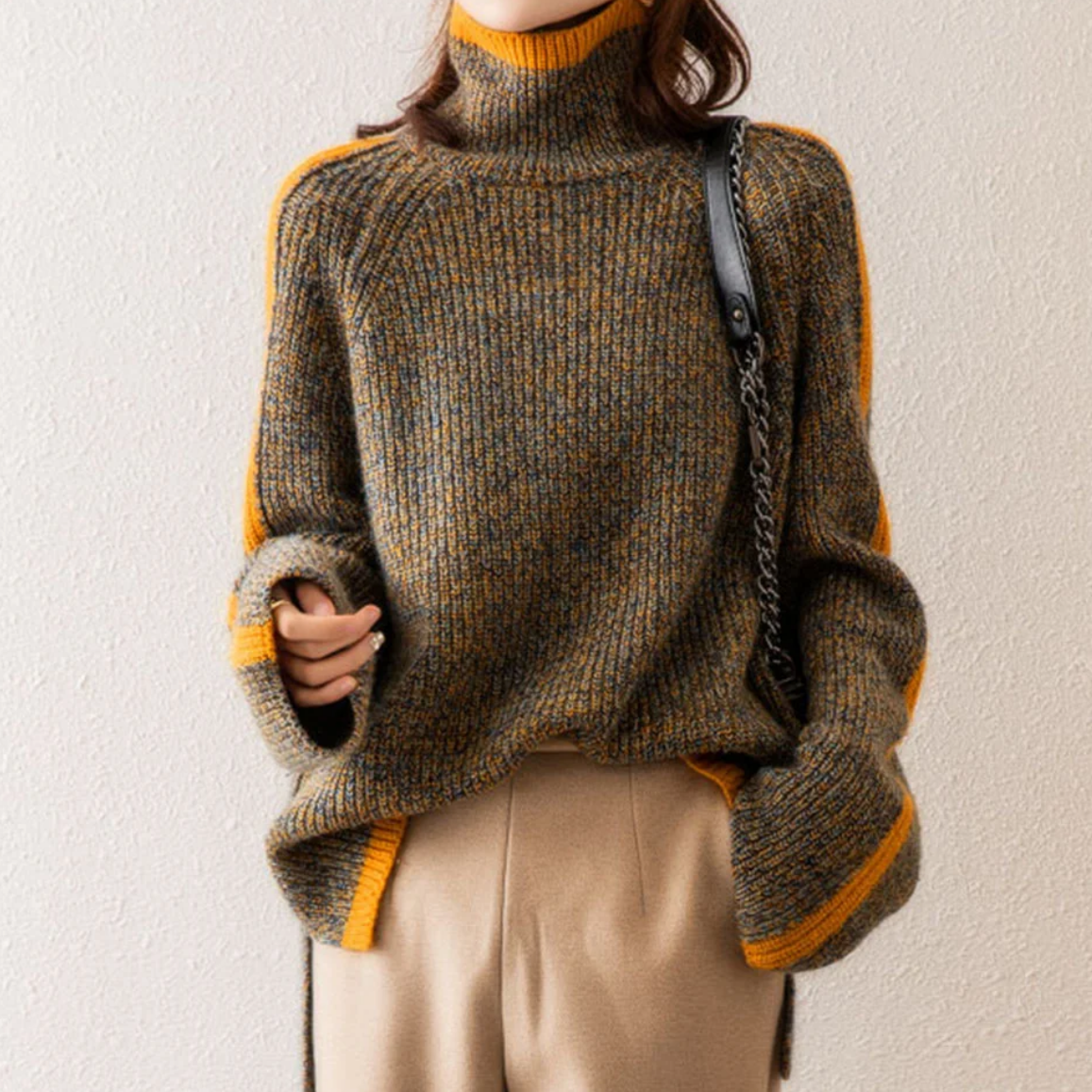 Hanna | Damen Gestreifter Rollkragenpullover mit Seitenschlitzen