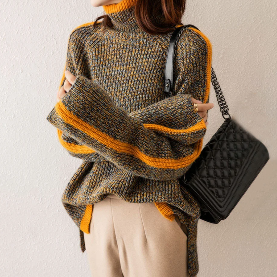 Hanna | Damen Gestreifter Rollkragenpullover mit Seitenschlitzen