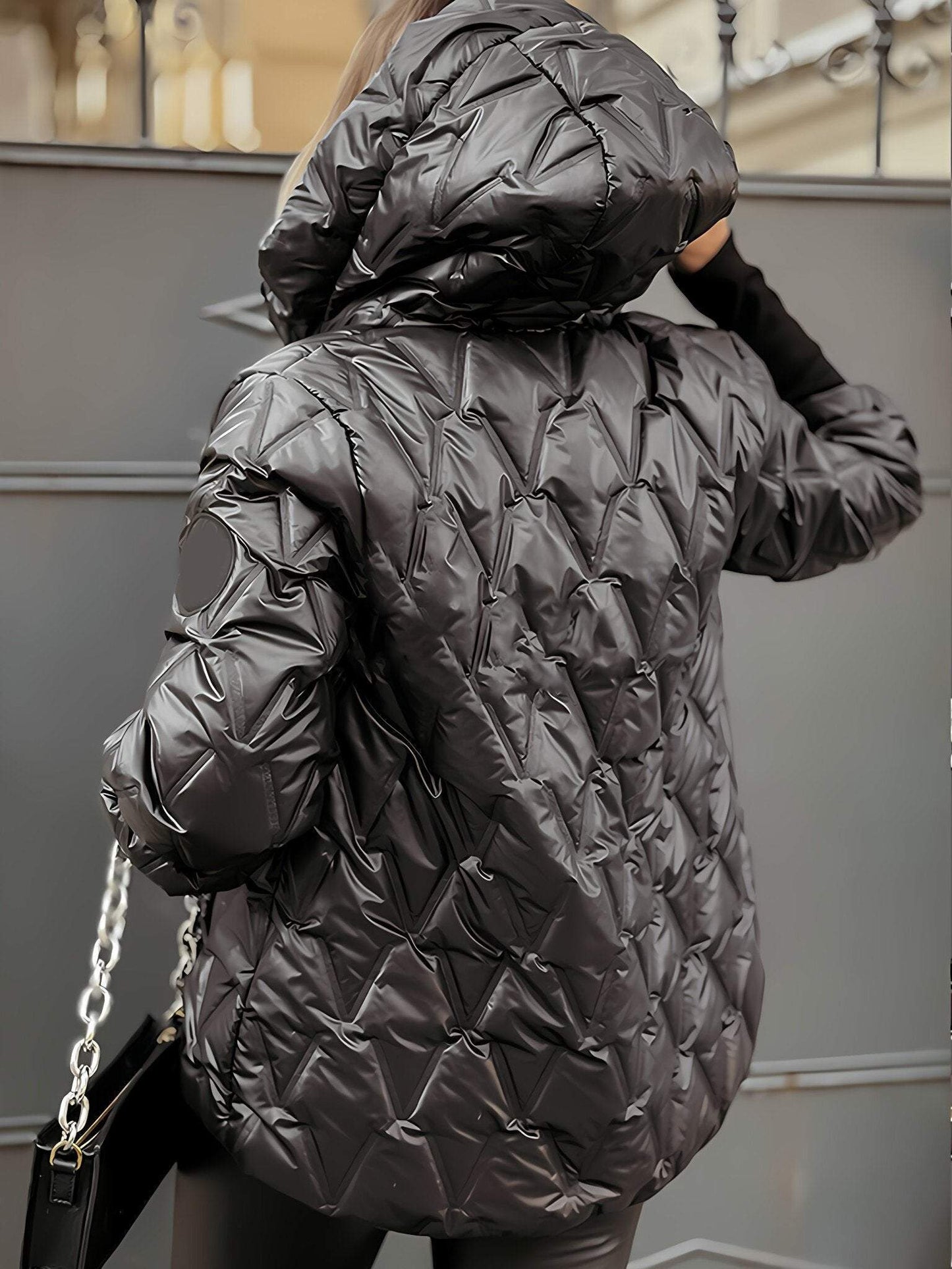 Margot | Diamantgesteppte Daunenjacke mit Kapuze