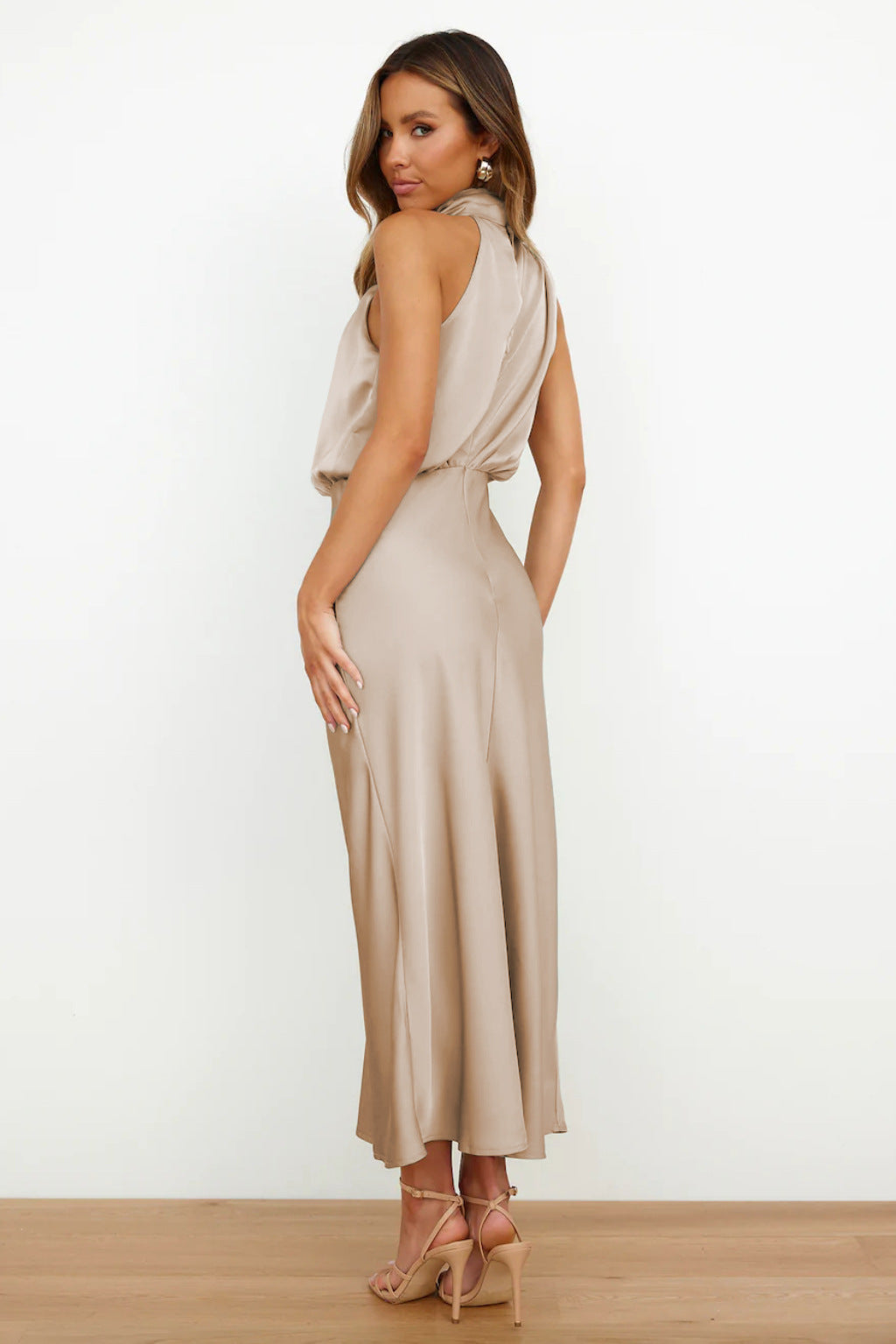 Claudia | Elegantes Halterneck Satin Kleid
