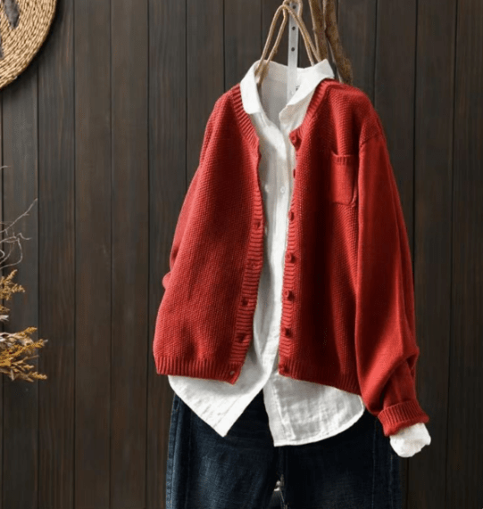 Helga | Weicher Strickpullover für Damen mit Knöpfen