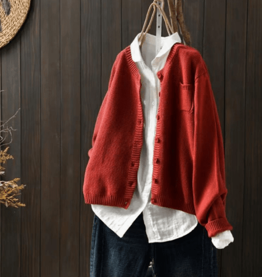 Helga | Weicher Strickpullover für Damen mit Knöpfen