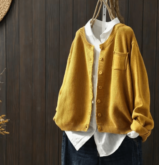 Helga | Weicher Strickpullover für Damen mit Knöpfen