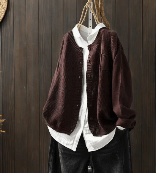 Helga | Weicher Strickpullover für Damen mit Knöpfen