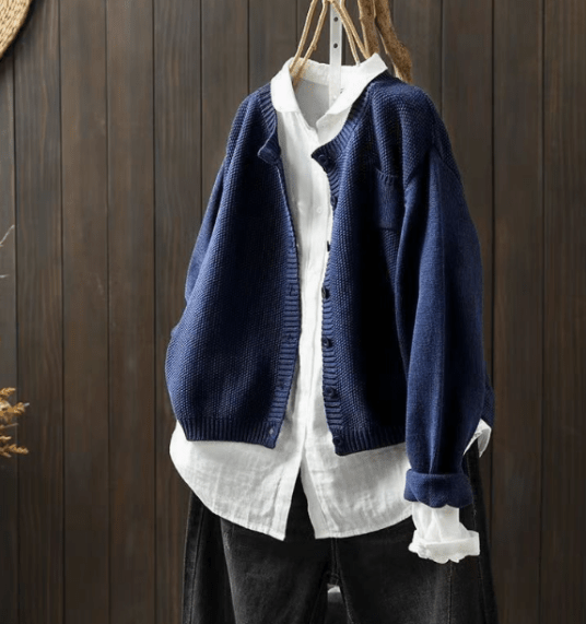 Helga | Weicher Strickpullover für Damen mit Knöpfen