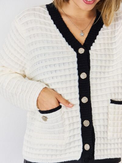 Felicia | Elegante Strickjacke mit Knöpfen und V-Ausschnitt