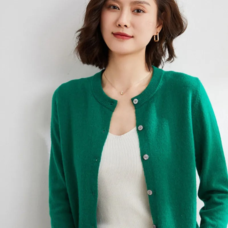 Daniela | Damen Strickjacke mit Knopfleiste und Rundhalsausschnitt