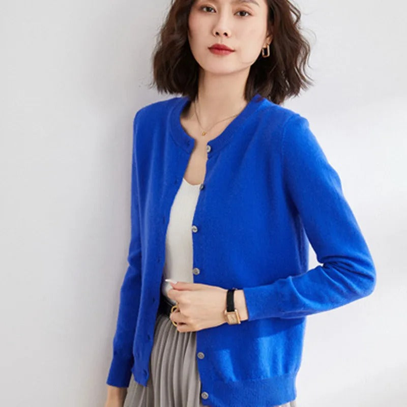 Daniela | Damen Strickjacke mit Knopfleiste und Rundhalsausschnitt